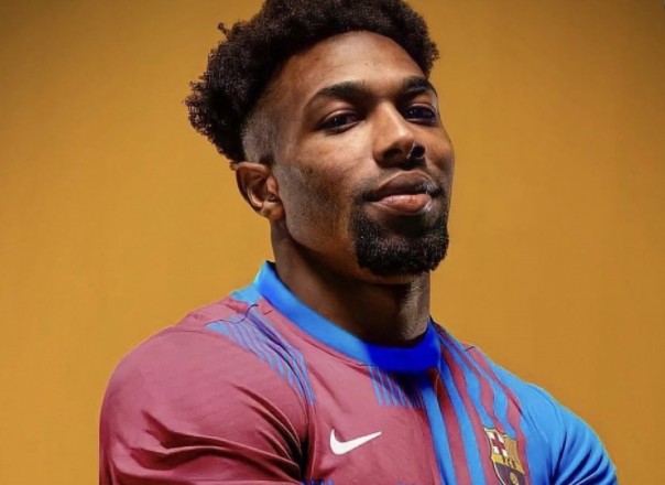 Biếm hoạ 24h: Quái thú Adama Traore lĩnh nhiệm vụ hồi sinh Barca
