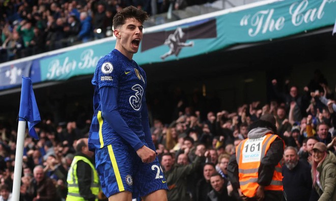 Chelsea vững vàng tiến bước trong giông bão