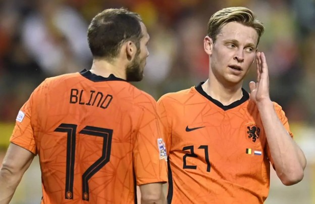 MU sắp xong De Jong, PSG họp sa thải Pochettino