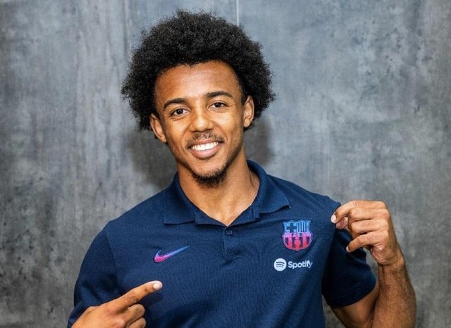 Barcelona kích hoạt bom tấn thứ 3, Chelsea giận tím người