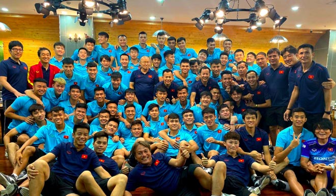 Thầy Park mở tiệc mừng 5 năm làm việc tại Việt Nam