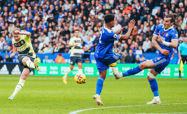 Man City tăng tốc đua vô địch