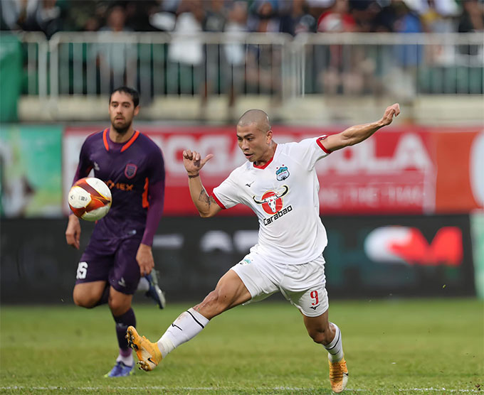 Đinh Thanh Bình (HAGL): Chuyện ông bố "bỉm sữa" & "sát thủ" đầu trọc