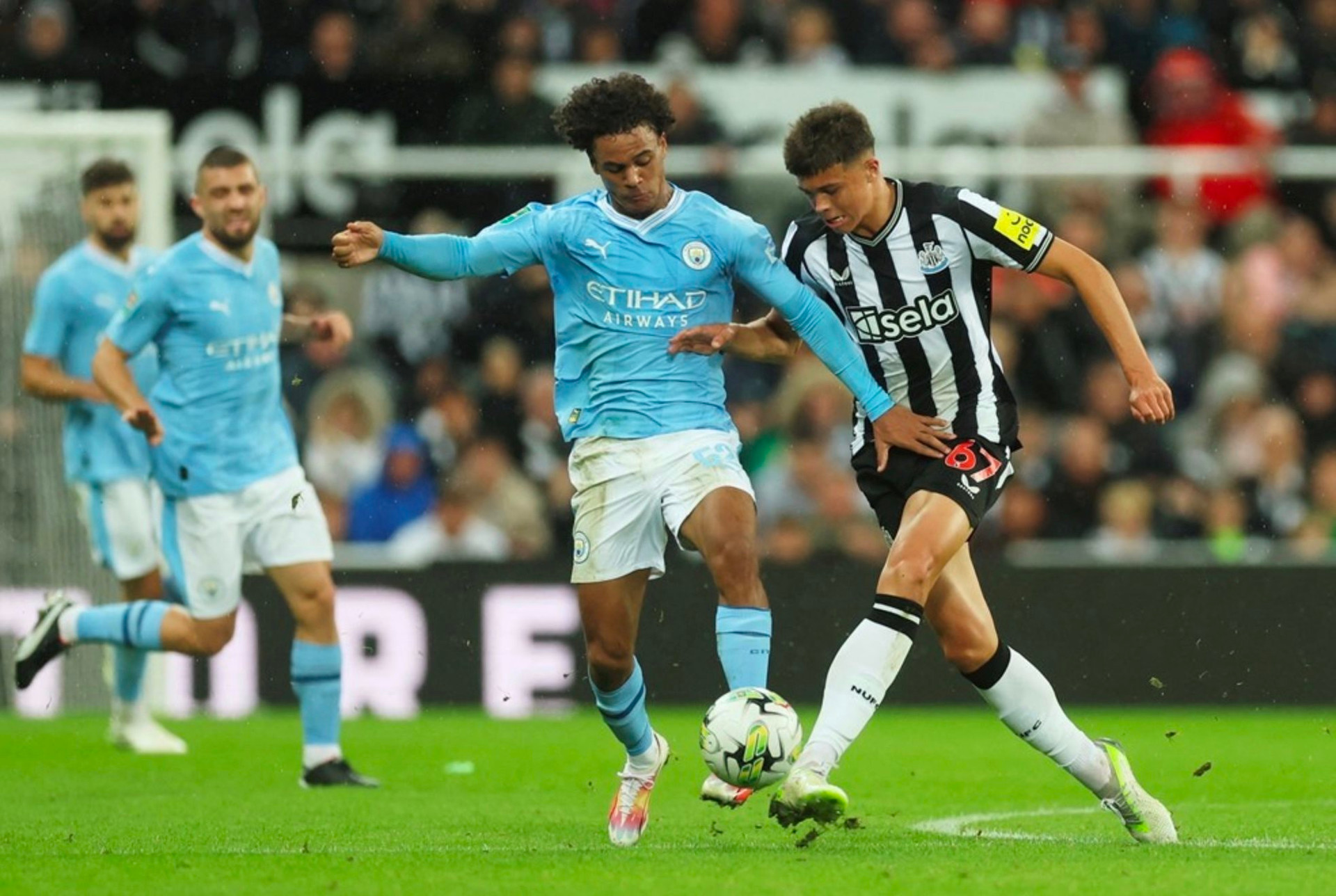 Man City trả giá đắt tại sân chơi Cup Liên đoàn