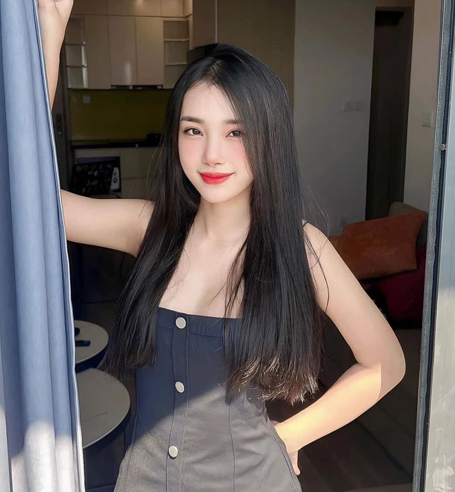 Vợ hậu vệ ĐT Việt Nam: Hơn ông xã 2 tuổi, nhan sắc tựa hot girl