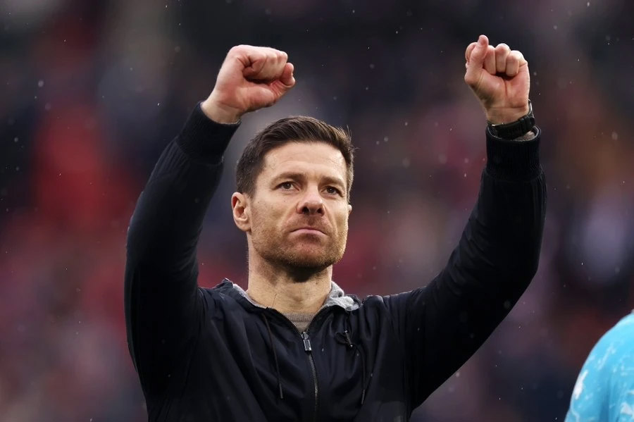 Phản ứng của sếp Bayern trước khả năng chiêu mộ Xabi Alonso