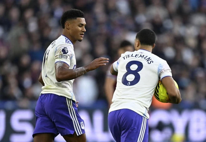 Aston Villa làm nên lịch sử tại Premier League