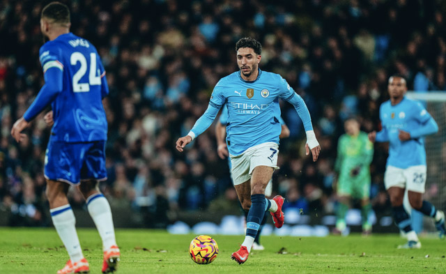 Man City ngược dòng đẳng cấp, vượt Chelsea tranh Top 4 Ngoại hạng