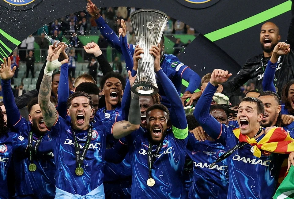 Chelsea đi vào lịch sử