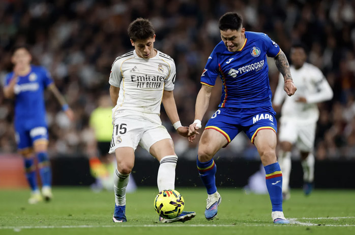 Gục ngã sân nhà Bernabeu, Real Madrid hụt hơi cuộc đua vô địch