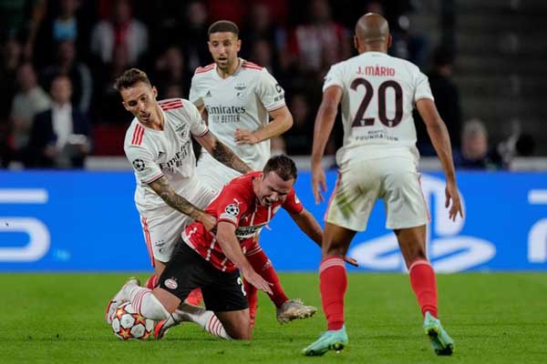 Xác định 6 suất cuối cùng dự Champions League 2021/22