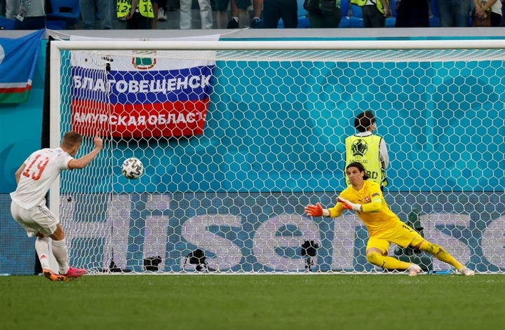 EURO 2020: Ám ảnh phản lưới, phạt đền lên tầm cao mới